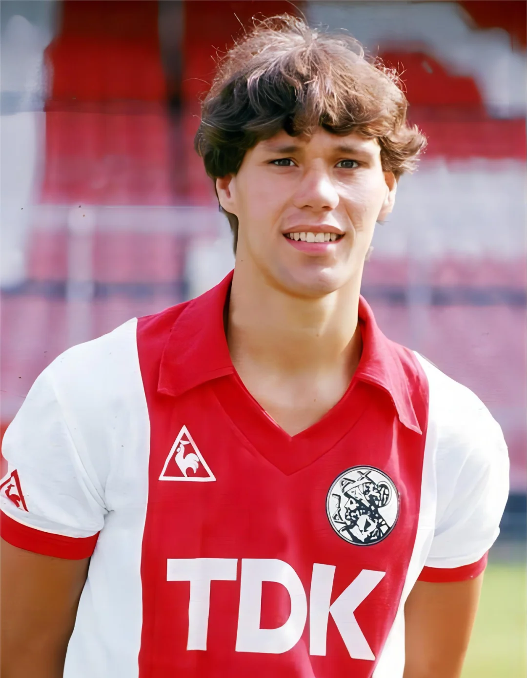 爱游戏中国官网-阿贾克斯展现无畏勇气，迎接挑战的简单介绍