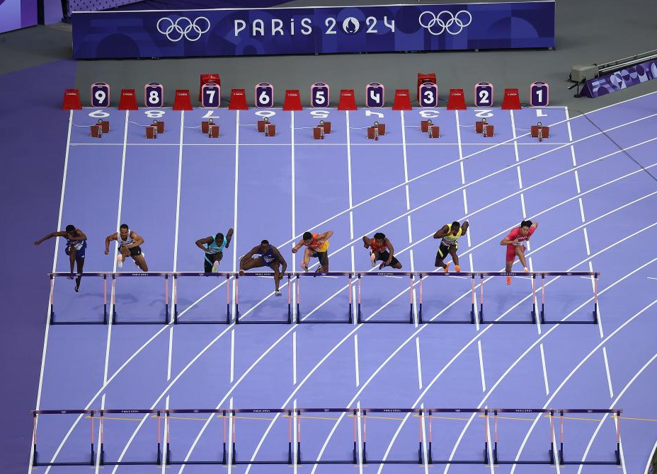 激烈角逐中球员们展现耐力与毅力