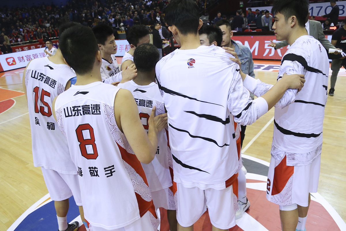 爱游戏入口-亚眠客场凭借一记绝杀，豪取三分的简单介绍