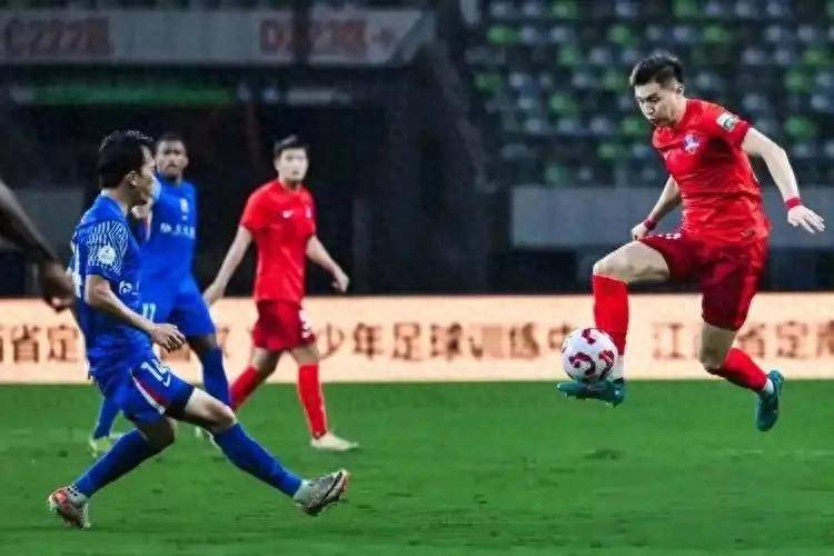 爱游戏-山东泰山客场逆转青岛中能，获得三分的简单介绍