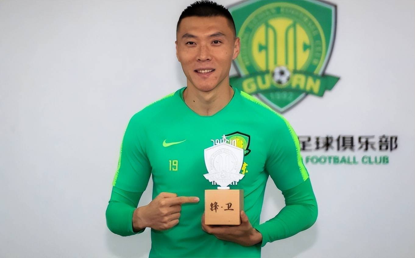 爱游戏官网-中超队员队魂显赫，争夺冠军梦想成现实