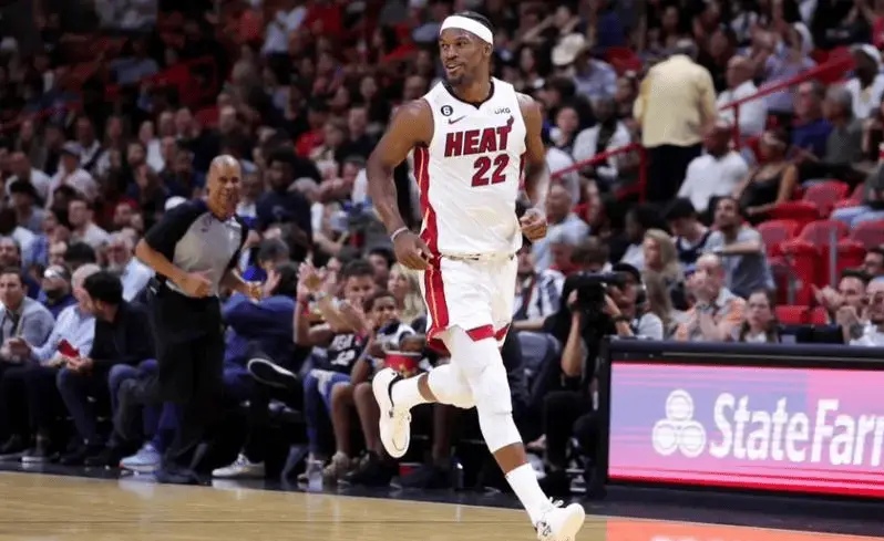 爱游戏体育官网-猛龙三连胜！洛瑞状态火热创造新高