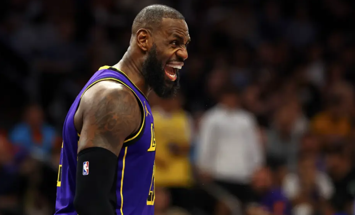 湖人遭遇连败，詹皇发怒指导球队调整战术