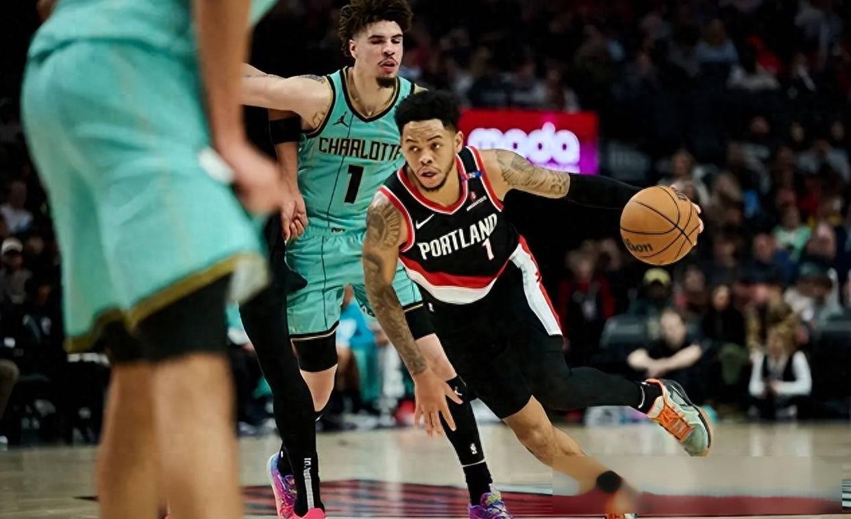 黄蜂主场击败开拓者，士气高涨呈现出色