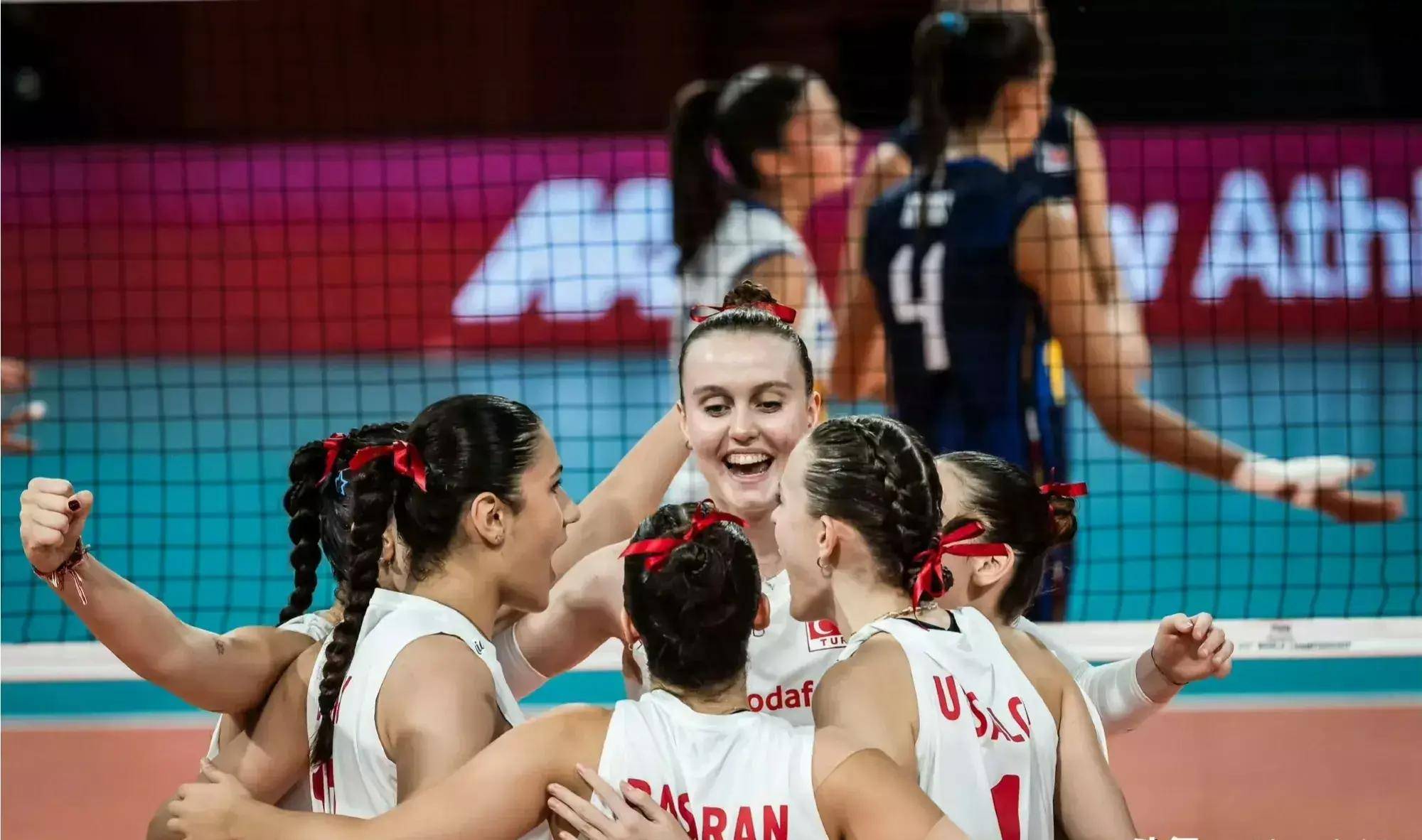 爱游戏登录入口-秘鲁足球队在比赛中表现出色，晋级四强