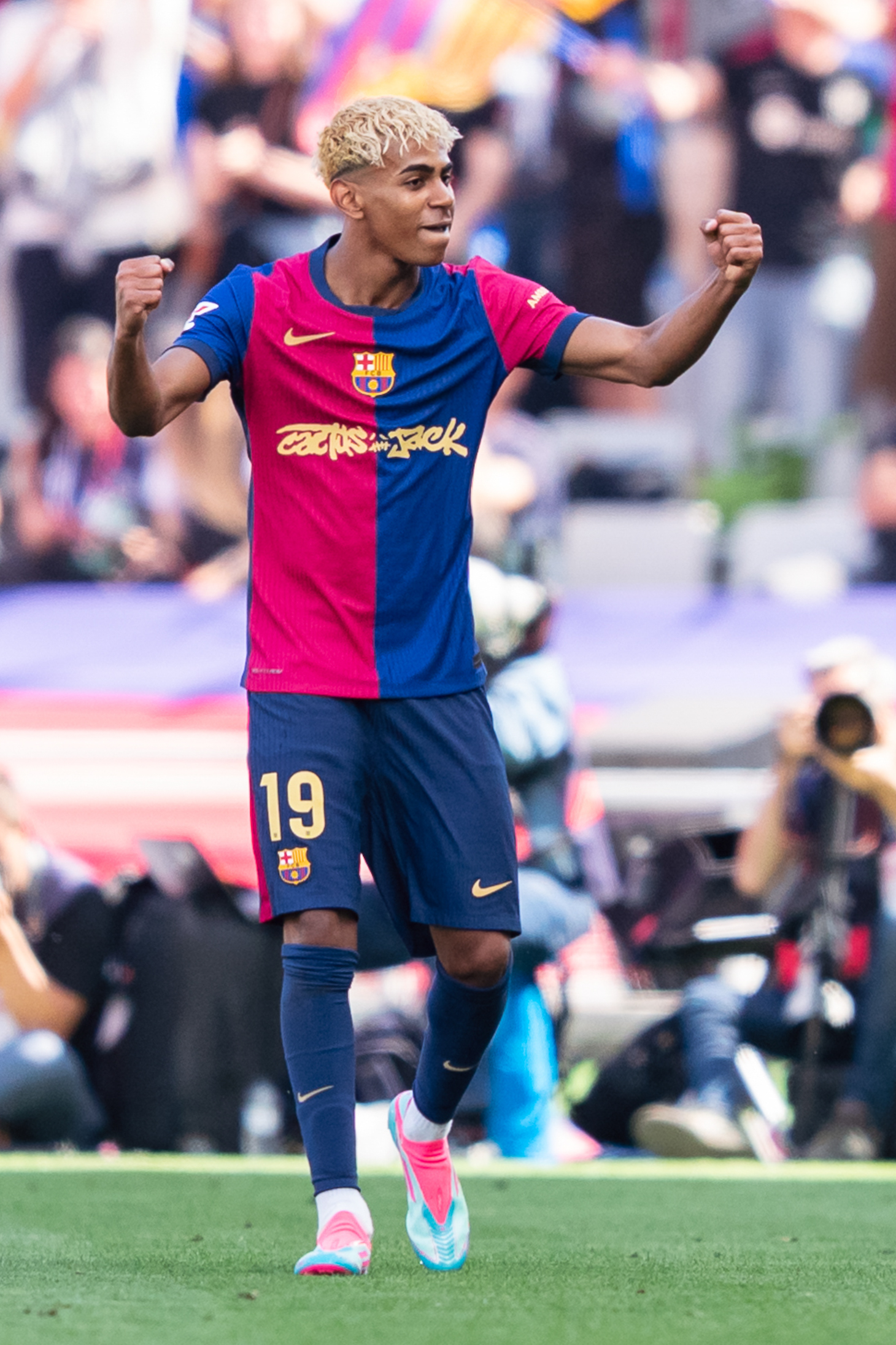 爱游戏网页版-马德里竞技队主场迎战巴塞罗那队，备战西甲