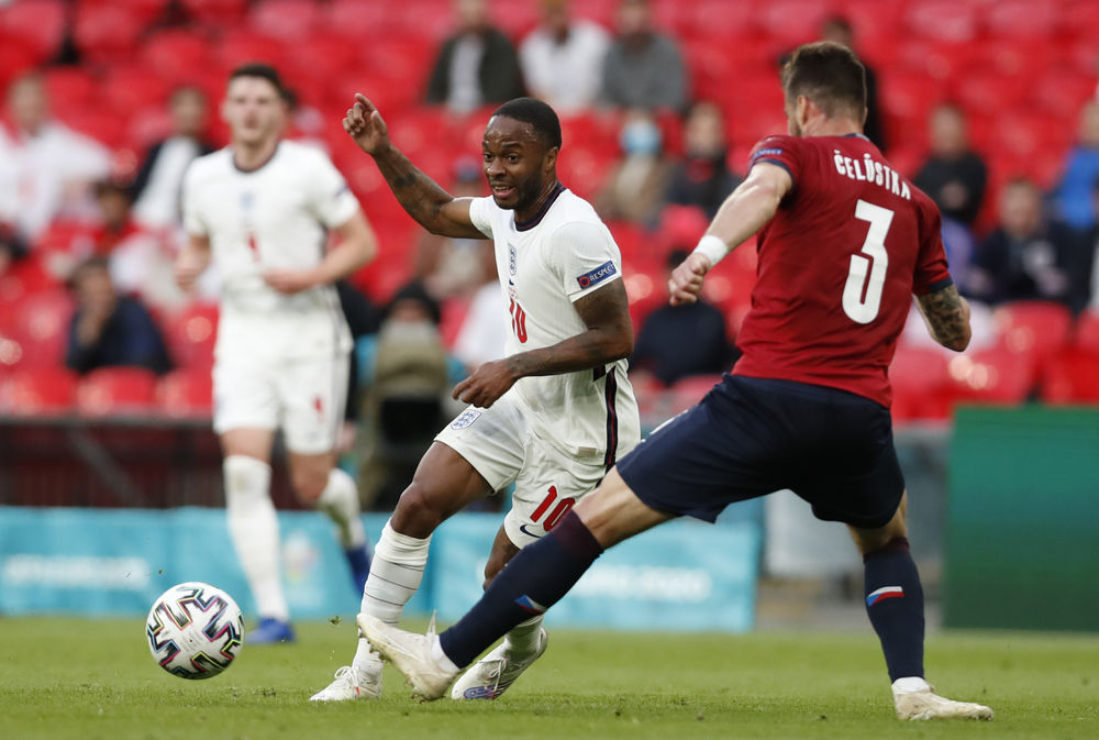 爱游戏在线登录-英格兰国家队赢得比赛，夺得欧锦赛门票