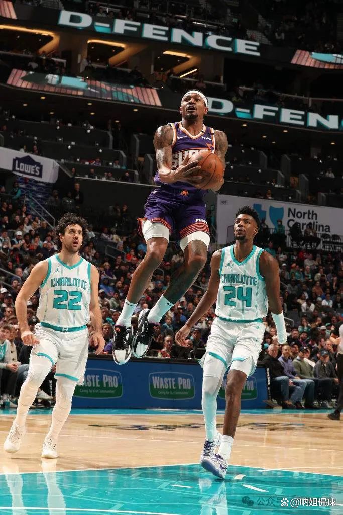 爱游戏在线-黄蜂遭遇四连败，季后赛前景渺茫的简单介绍