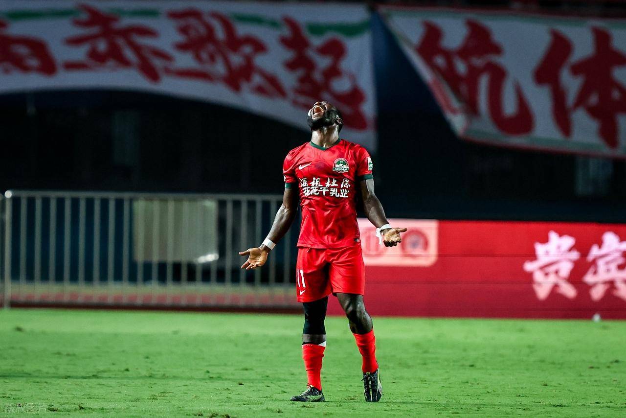 赛前紧张氛围弥漫，球队期待一场大胜