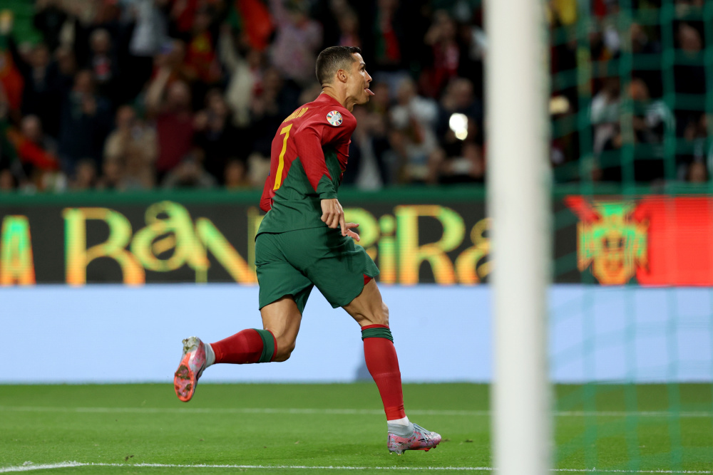 爱游戏官网-包含欧洲杯预选赛吸引众多球员：百态呈现的词条