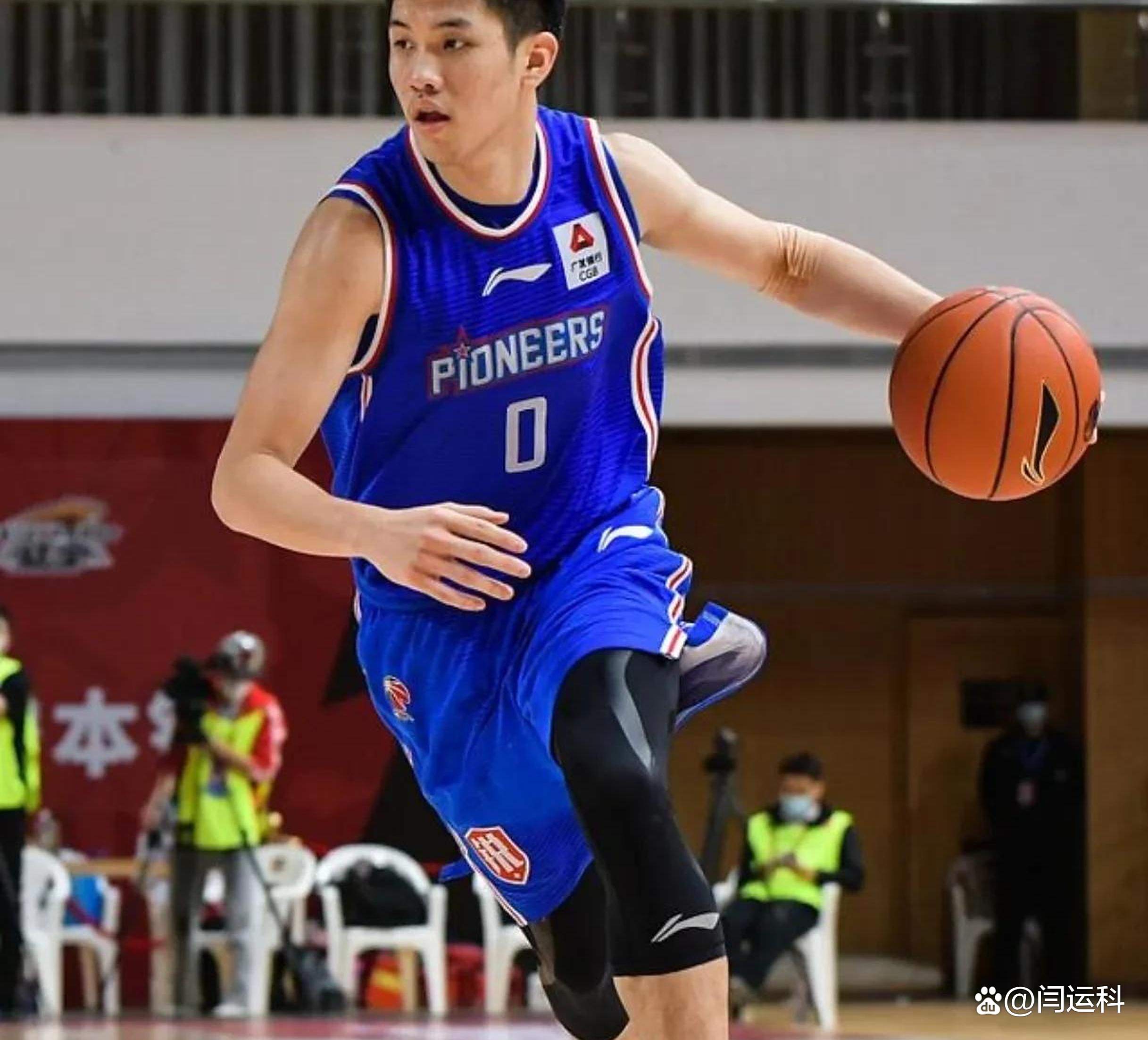 爱游戏官网-一名本土球员在职业篮球赛场上展现出色表现