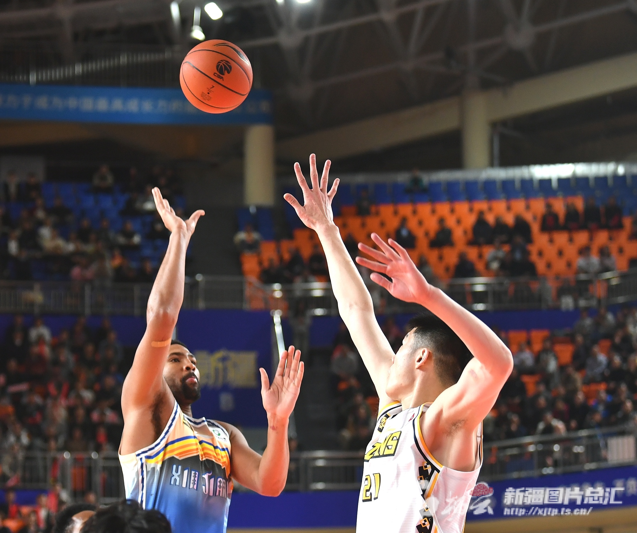 爱游戏亚洲官网-新疆男篮不敌广东队，遭遇两连败