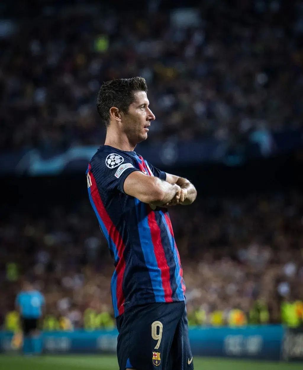 爱游戏官方入口-包含莱万多夫斯基上演帽子戏法，拜仁慕尼黑取得重要胜利的词条