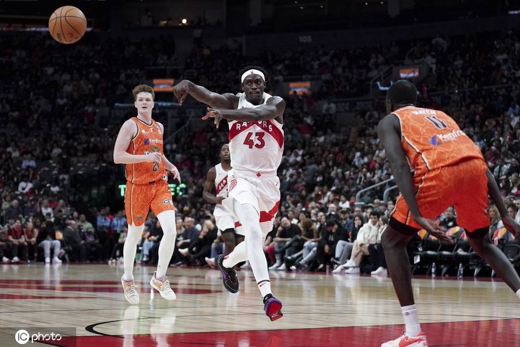 猛龙完胜尼克斯，西亚卡姆发挥稳定攻防