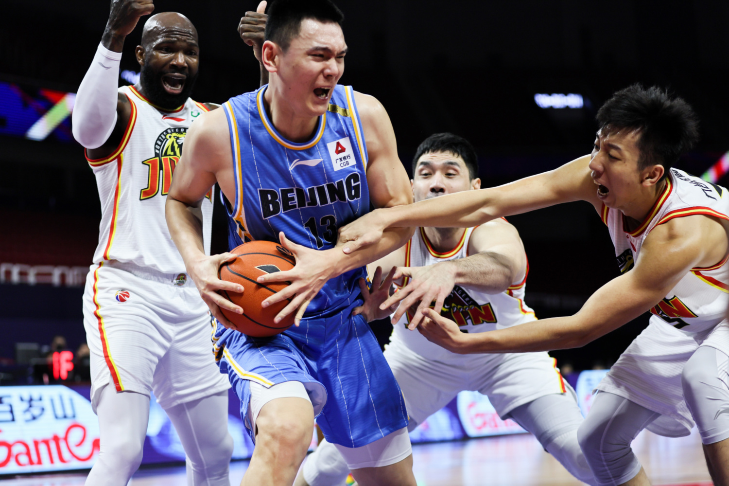 爱游戏网页版-教练团队自相矛盾！CBA球队内部掣肘的简单介绍